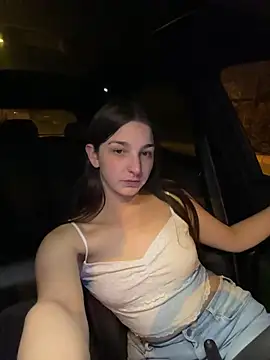 DoriDeluxe66 online show from 6, 3, 2025