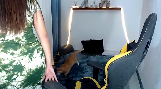 MarieLoveGlamorous online show from 9, 1, 2025