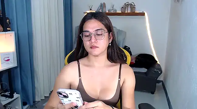 MarieLoveGlamorous online show from 1, 2, 2025