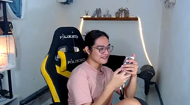 MarieLoveGlamorous online show from 16, 2, 2025