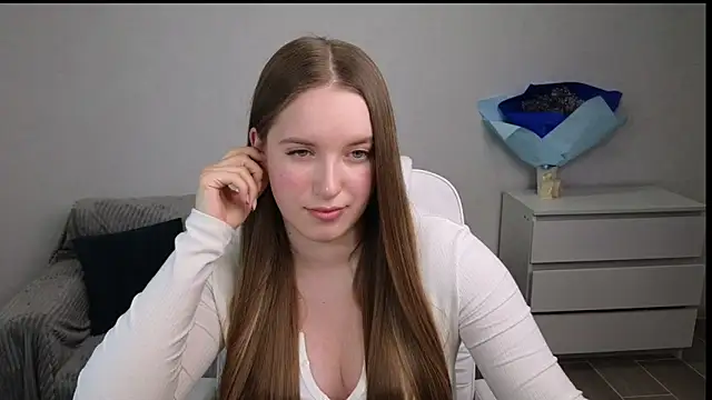 Snapshot of EvaMaddison chatting on 2, 2, 2025 EvaMaddison online show from 2, 2, 2025