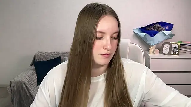 Snapshot of EvaMaddison chatting on 21, 11, 2025 EvaMaddison online show from 21, 11, 2025