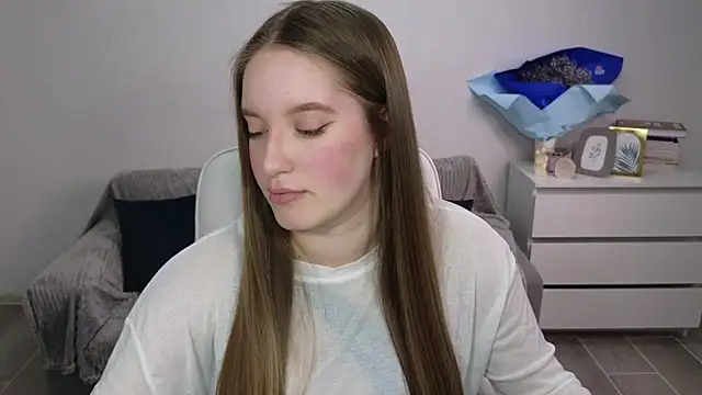 Snapshot of EvaMaddison chatting on 17, 12, 2025 EvaMaddison online show from 17, 12, 2025