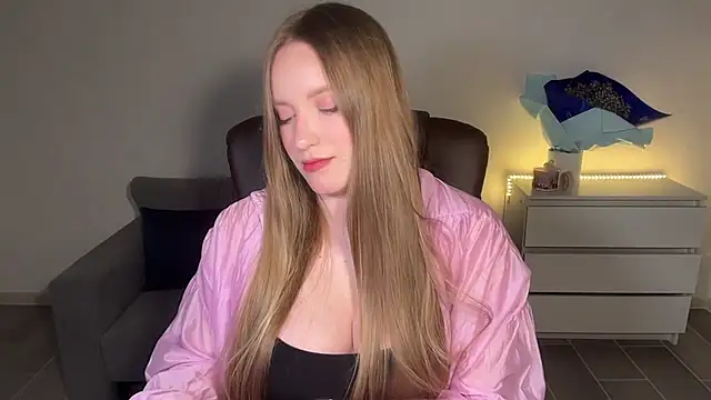 EvaMaddison online show from 19, 7, 2026