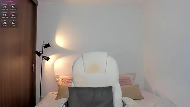 RebeccaBaxter online show from 28, 4, 2026