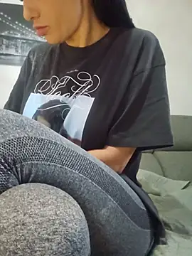 Lorettelorena online show from 10, 7, 2026