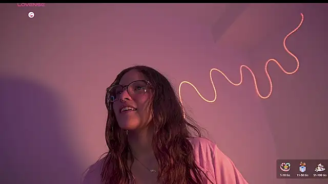 Snapshot of HannaMoom chatting on 7, 1, 2026 HannaMoom online show from 7, 1, 2026