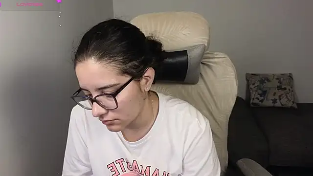 Snapshot of blue__moon_ chatting on 2, 11, 2025 blue moon online show from 2, 11, 2025