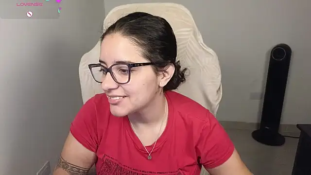 Snapshot of blue__moon_ chatting on 16, 11, 2025 blue moon online show from 16, 11, 2025