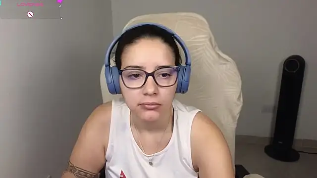 Snapshot of blue__moon_ chatting on 17, 11, 2025 blue moon online show from 17, 11, 2025