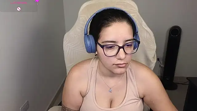 Snapshot of blue__moon_ chatting on 22, 11, 2025 blue moon online show from 22, 11, 2025