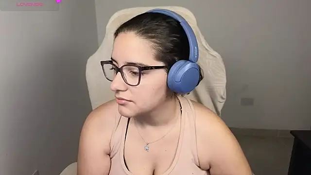 Snapshot of blue__moon_ chatting on 23, 11, 2025 blue moon online show from 23, 11, 2025