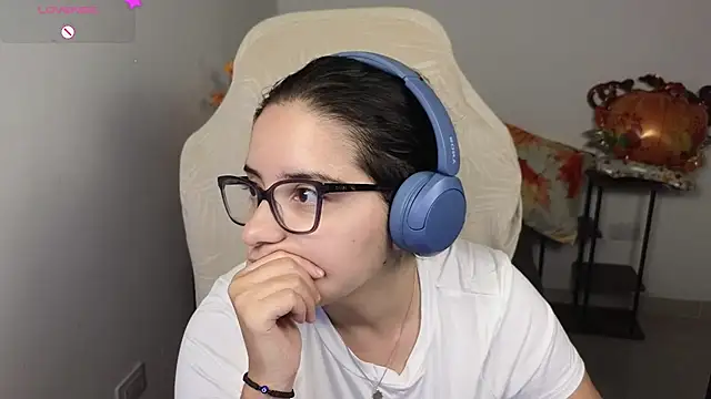 Snapshot of blue__moon_ chatting on 30, 11, 2025 blue moon online show from 30, 11, 2025