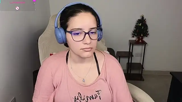 Snapshot of blue__moon_ chatting on 2, 12, 2025 blue moon online show from 2, 12, 2025