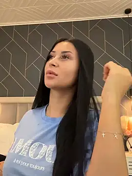 EmyLaveau online show from 4, 3, 2025