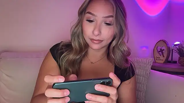 Snapshot of lustfulsmiles chatting on 28, 5, 2026 lustfulsmiles online show from 28, 5, 2026