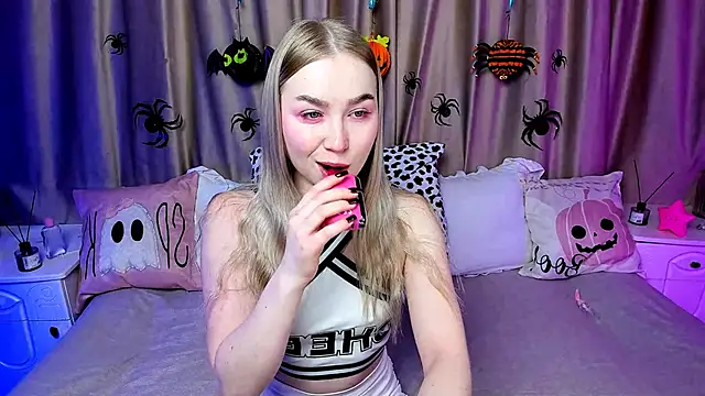 LilyStarlight online show from 28, 10, 2025