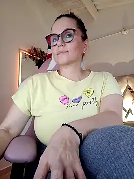 Snapshot of MariaPau_83 chatting on 25, 12, 2024 MariaPau 83 online show from 25, 12, 2024