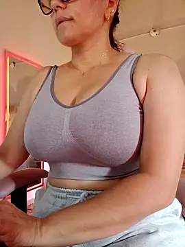 Snapshot of MariaPau_83 chatting on 28, 2, 2025 MariaPau 83 online show from 28, 2, 2025