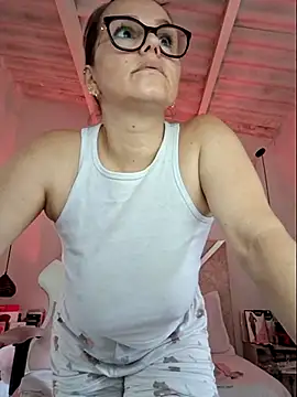 Snapshot of MariaPau_83 chatting on 12, 10, 2025 MariaPau 83 online show from 12, 10, 2025