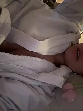 Prettylilgirll online show from 11, 6, 2026