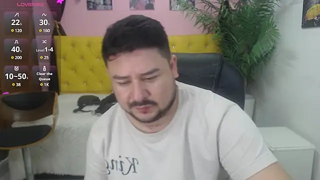 Snapshot of oso_dirty_ chatting on 2, 3, 2025 oso dirty online show from 2, 3, 2025