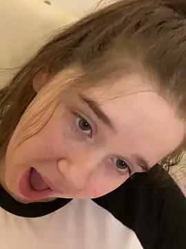 Snapshot of HornyGirlH chatting on 3, 2, 2025 HornyGirlH online show from 3, 2, 2025