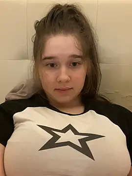 Snapshot of HornyGirlH chatting on 4, 2, 2025 HornyGirlH online show from 4, 2, 2025