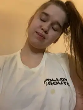 Snapshot of HornyGirlH chatting on 1, 3, 2025 HornyGirlH online show from 1, 3, 2025