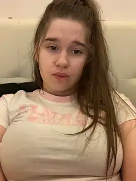 Snapshot of HornyGirlH chatting on 6, 3, 2025 HornyGirlH online show from 6, 3, 2025