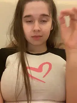 Snapshot of HornyGirlH chatting on 17, 10, 2025 HornyGirlH online show from 17, 10, 2025