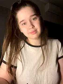 Snapshot of HornyGirlH chatting on 10, 11, 2025 HornyGirlH online show from 10, 11, 2025