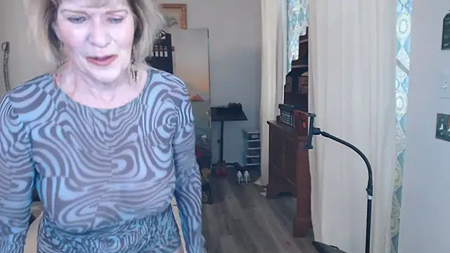 Snapshot of SindeeDix chatting on 7, 5, 2026 SindeeDix online show from 7, 5, 2026