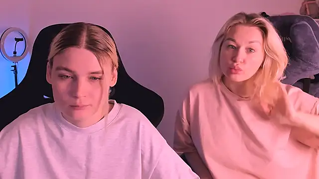 hotblonds online show from 5, 1, 2025