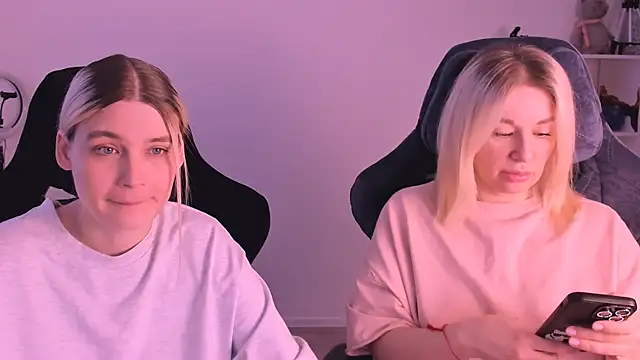 hotblonds online show from 7, 1, 2025