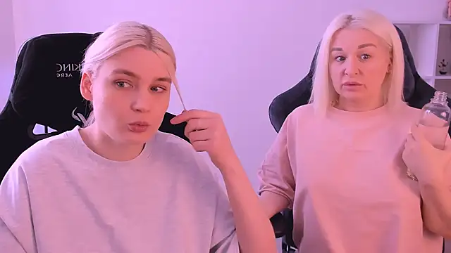 hotblonds online show from 4, 2, 2025