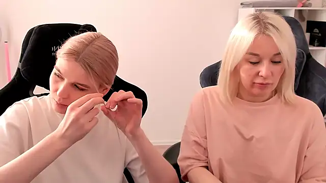 hotblonds online show from 7, 3, 2025