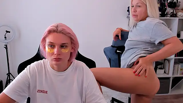 hotblonds online show from 4, 10, 2025