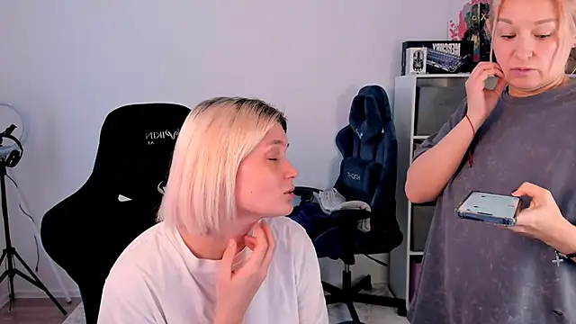 hotblonds online show from 22, 12, 2025