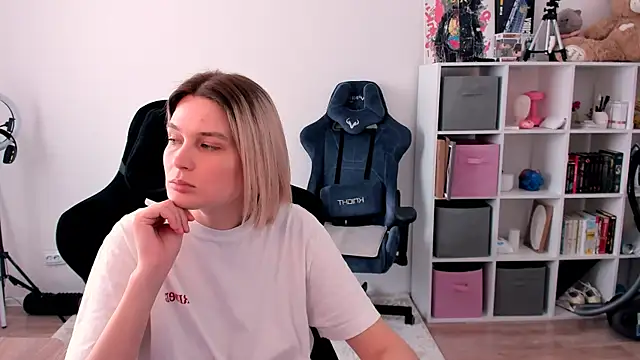 hotblonds online show from 9, 3, 2026