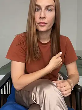 BritneyHall online show from 4, 6, 2026