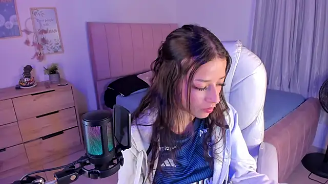 Amaia Daniells online show from 17, 3, 2025