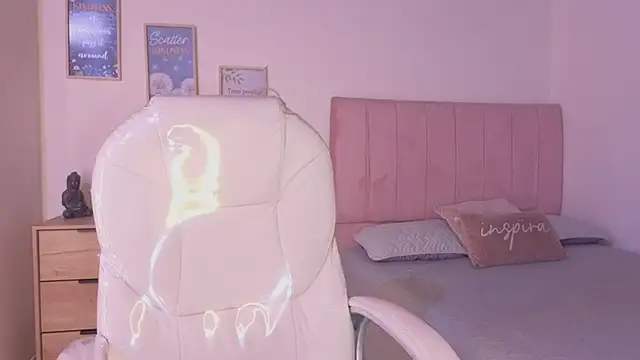 Amaia Daniells online show from 30, 11, 2025