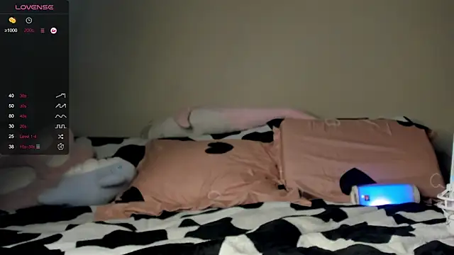 Snapshot of YaraAveiri chatting on 24, 1, 2025 YaraAveiri online show from 24, 1, 2025