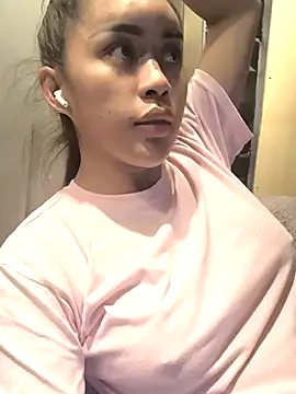 Snapshot of QuiinMollyXxX chatting on 26, 2, 2025 QuiinMollyXxX online show from 26, 2, 2025