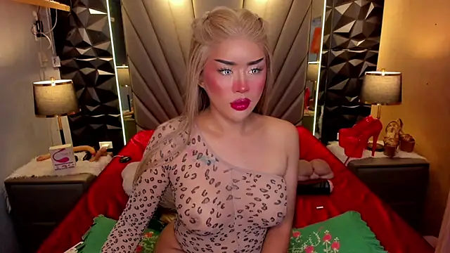 Snapshot of QuiinMollyXxX chatting on 12, 9, 2025 QuiinMollyXxX online show from 12, 9, 2025