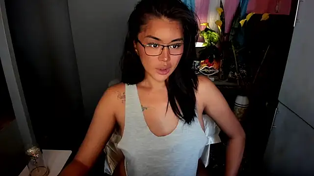 Snapshot of QuiinMollyXxX chatting on 7, 3, 2026 QuiinMollyXxX online show from 7, 3, 2026