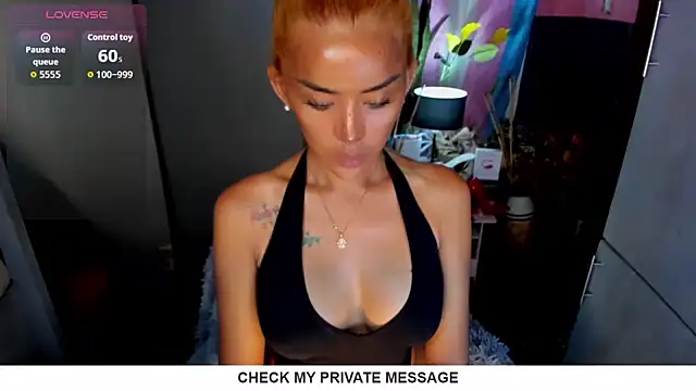 Snapshot of QuiinMollyXxX chatting on 24, 6, 2026 QuiinMollyXxX online show from 24, 6, 2026