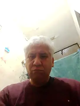 Momlover2022 online show from 27, 4, 2026