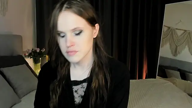 EffieMinki online show from 28, 4, 2026